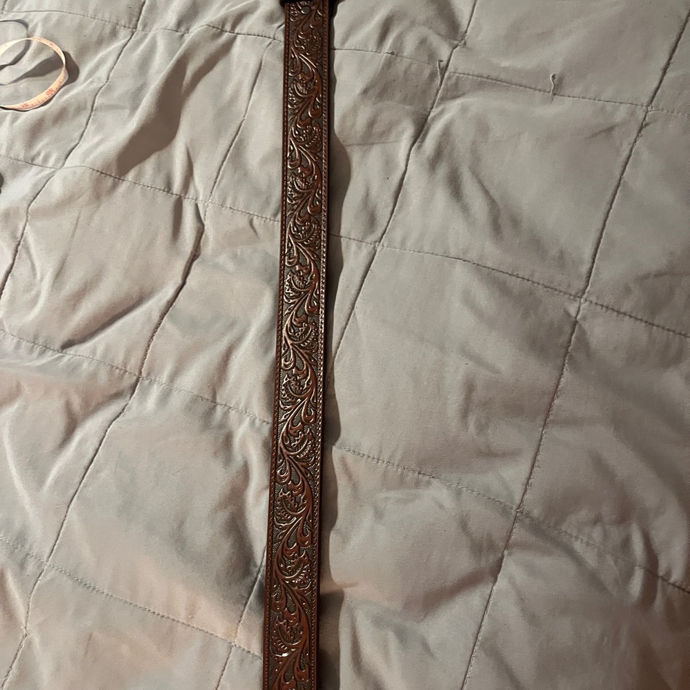 Ariat Embossed Brown Leather Belt/ Silver Buckle worn twice 43.5 inches long - Picture 2 of 6